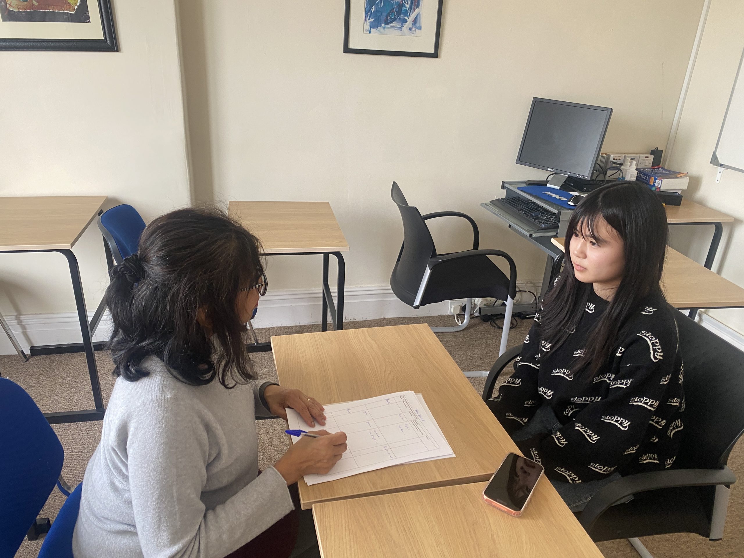 教員やスタッフとの相談の様子